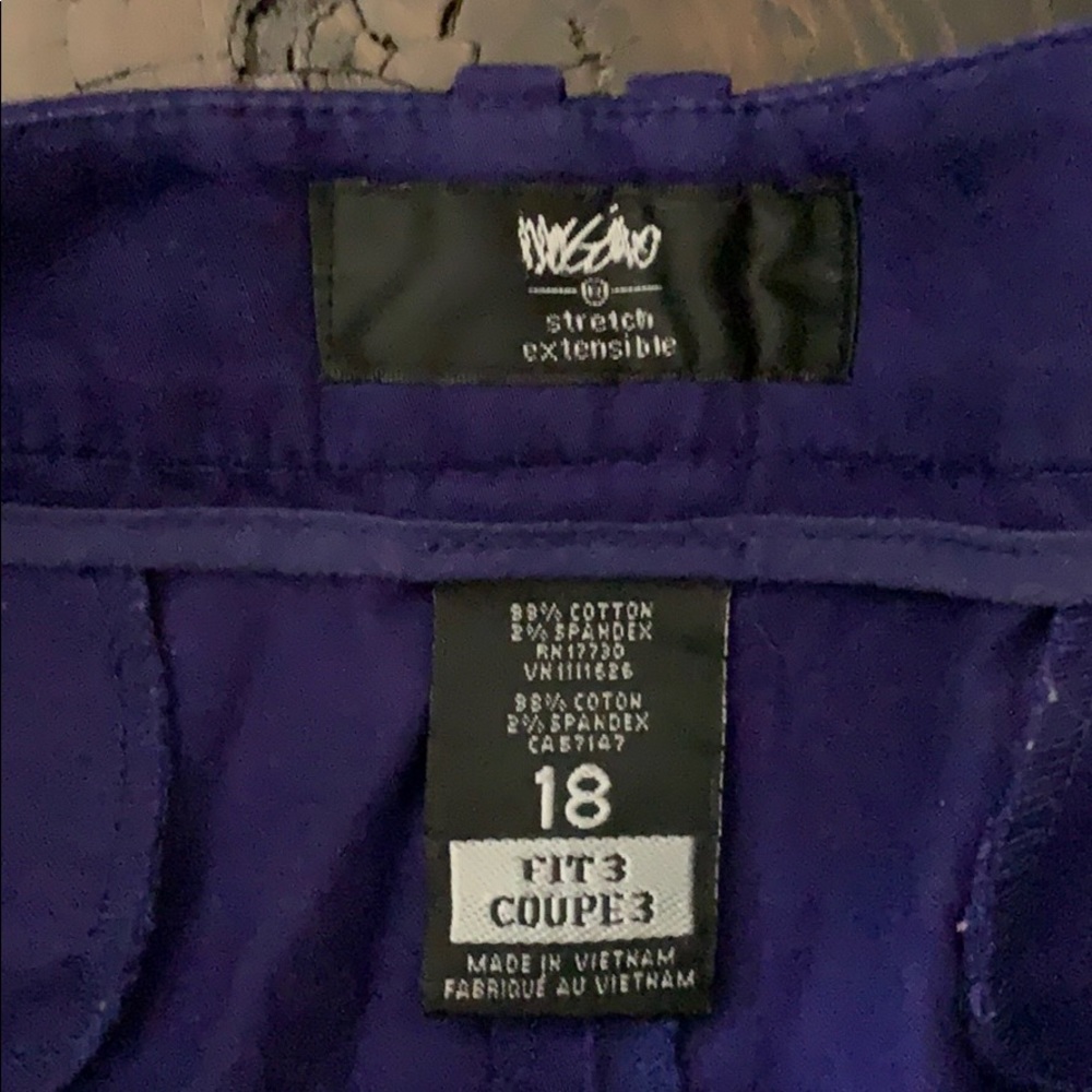 Shorts - Picture 2 of 4